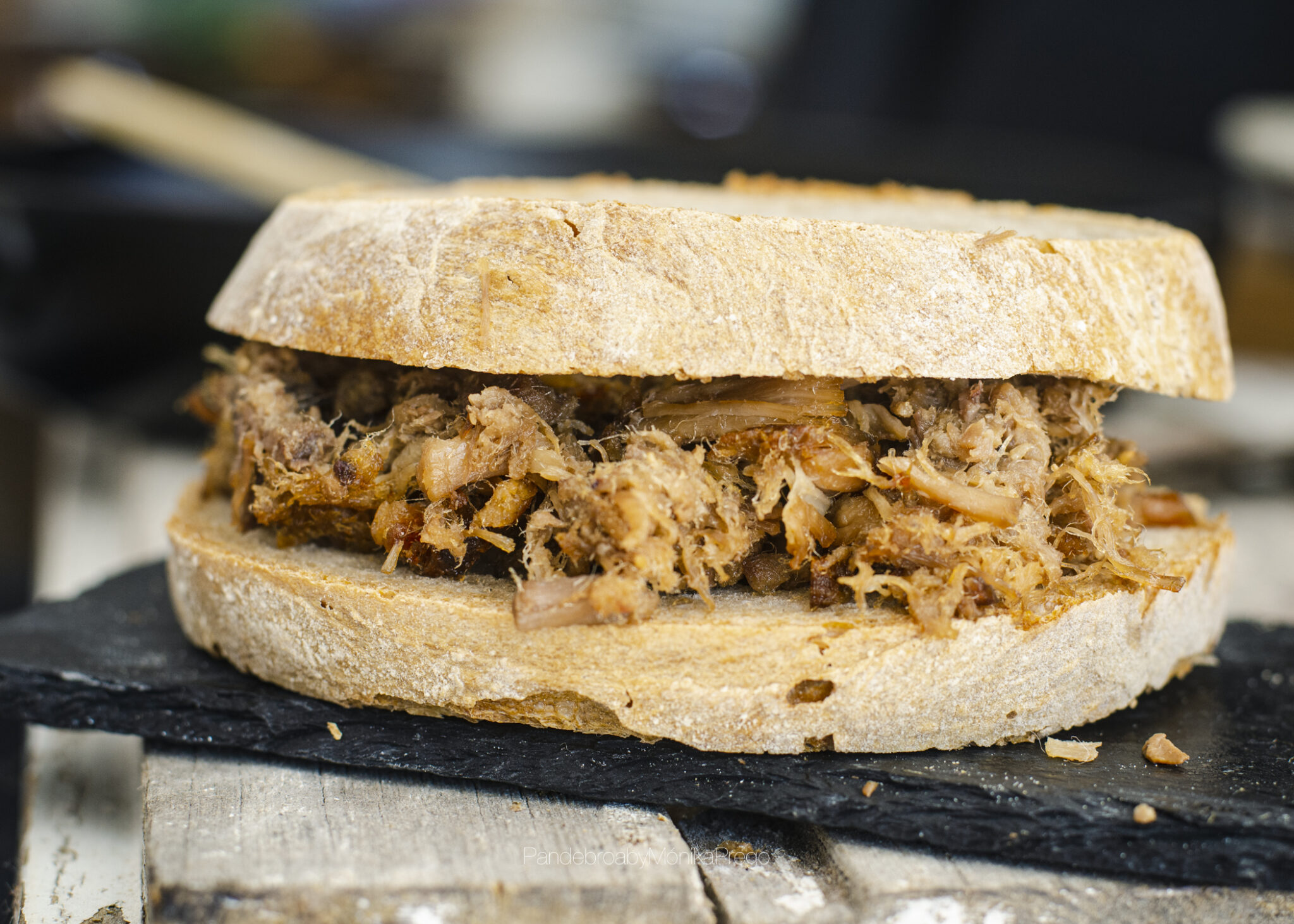 ontur prueba el famoso bocadillo de chicharrones scaled