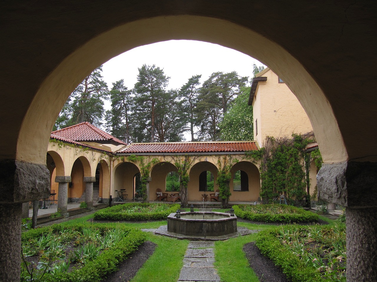 san millan de la cogolla tambien conocido como donemiliaga es un monasterio medieval que ha sido declarado patrimonio de la humanidad 8