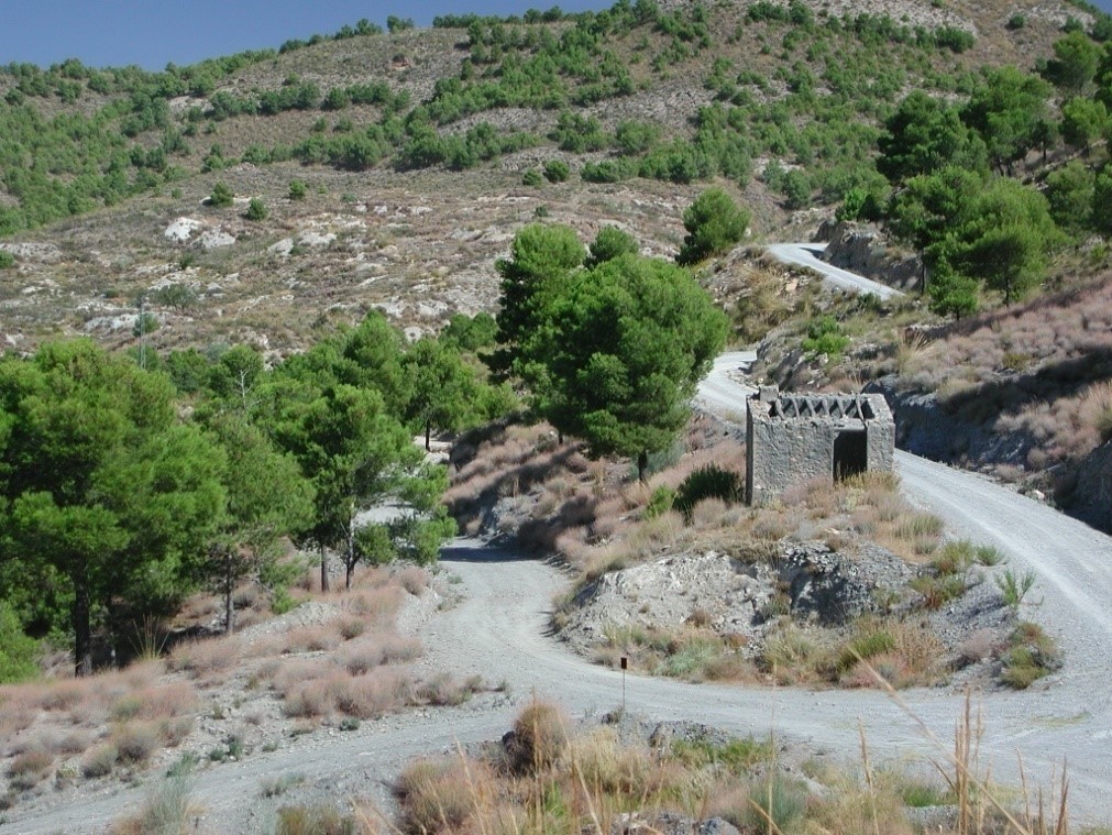 laroya pueblo con molinos de viento unicos en europa