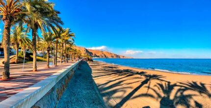 roquetas de mar sol y playa en la costa de almeria